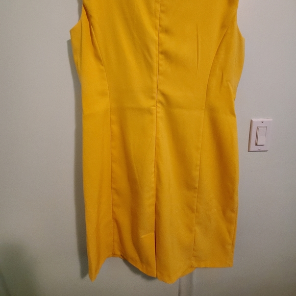 Dress - Picture 2 of 3